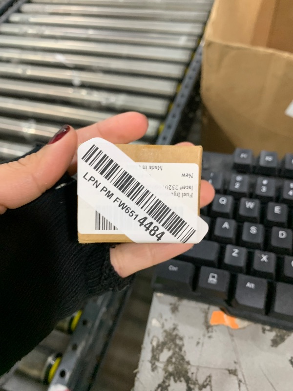 Photo 1 of 0K01A20180 Fuel Injection Pressure Damper Fits for Ford Taurus, Kia Sportage, for Lexus ES250 ES300 ES330 GS400 GS430 GX470 LS400 LS430 LX470 RX300, Toyota 4Runner Avalon Camry Celica MR2