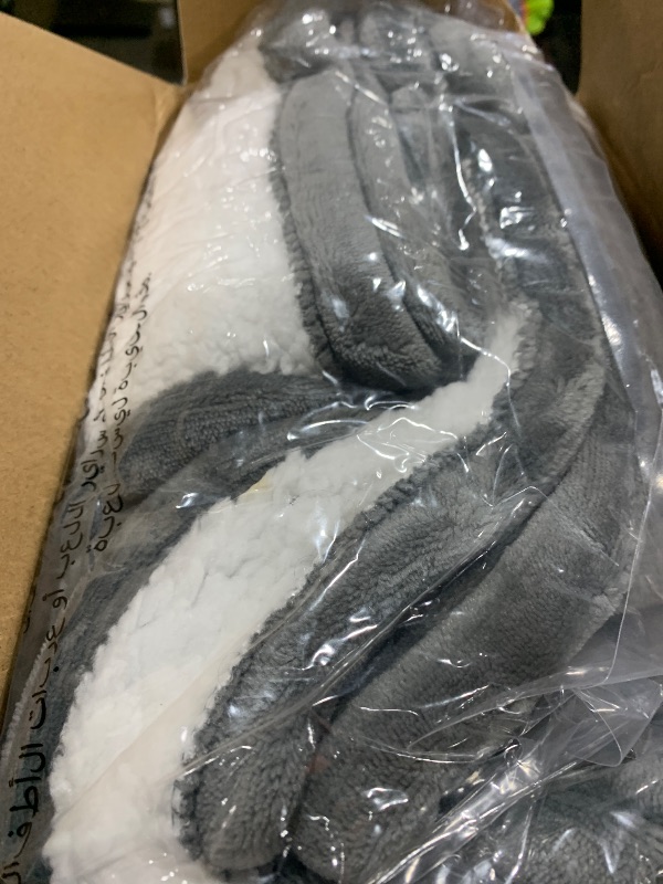 Photo 1 of Bedsure Electric Blanket King Size - Dual Control Heated Blanket King Size, Fast Heating with 10 Time Settings & 10 Heat Settings, Warm Gift for Grandma (100x90 inches, Grey)