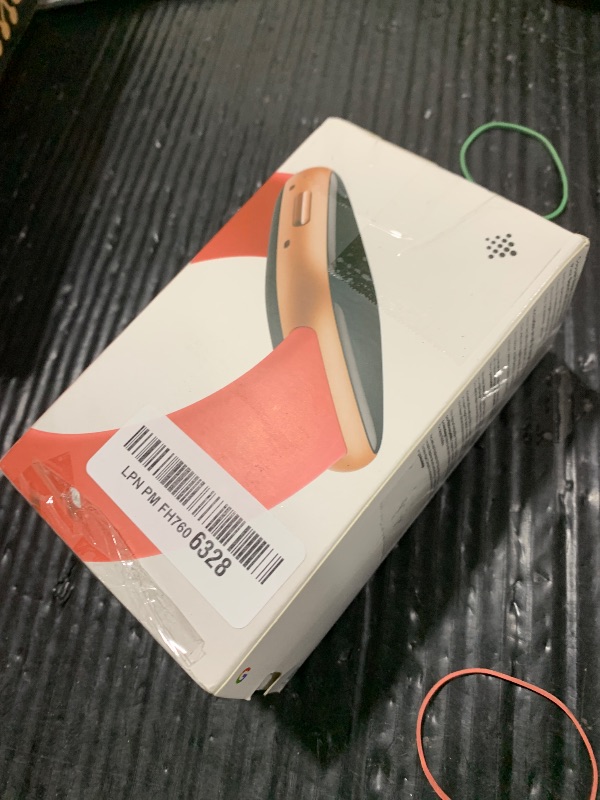 Photo 1 of SCREEN WONT POWER ON*** Fitbit Versa 4 Fitness Smartwatch with Daily Readiness, GPS, 24/7 Heart Rate, 40+ Exercise Modes, Sleep Tracking and more, Pink Sand/Copper Rose, One Size (S & L Bands Included)