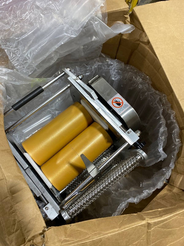 Photo 1 of VEVOR Electric Tortilla Maker, 5.5 Inch Diameter Automatic Corn Tortilla Making Machine with Non-Stick Coating, Electric Chapatti Machine Suitable for Produce Sopes Gorditas Roti Pita Tortilla Pizza