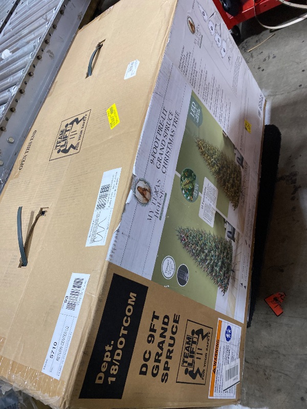 Photo 1 of Member's Mark 9' Grand Spruce Christmas Tree