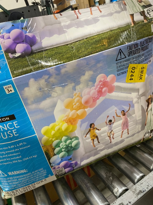 Photo 1 of CELEBRATION WHITE BOUNCE HOISE, MULTICOLOR 3+YEARS