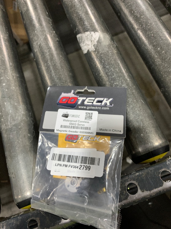 Photo 1 of GOTECK 55KG Coreless Digital Servo,High Voltage 8.4V Full Metal Gear Waterproof Steering Servo with 25T Servo Horn for 1/6 1/8 1/10 RC Crawler Car,Robot,Boat,Truck Robot Parts (55KG(8.4V)-180°)