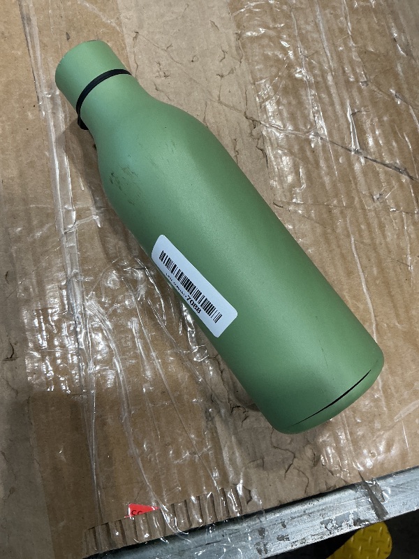 Photo 1 of *MINOR DAMAGE - USED*
BJPKPK Insulated Water Bottles, 25 oz Stainless Steel Metal Water Bottle with Strap, BPA Free Leak Proof Jugs, Mugs, Flasks, Reusable Thermal Flasks for Sports & Travel, Forest Green