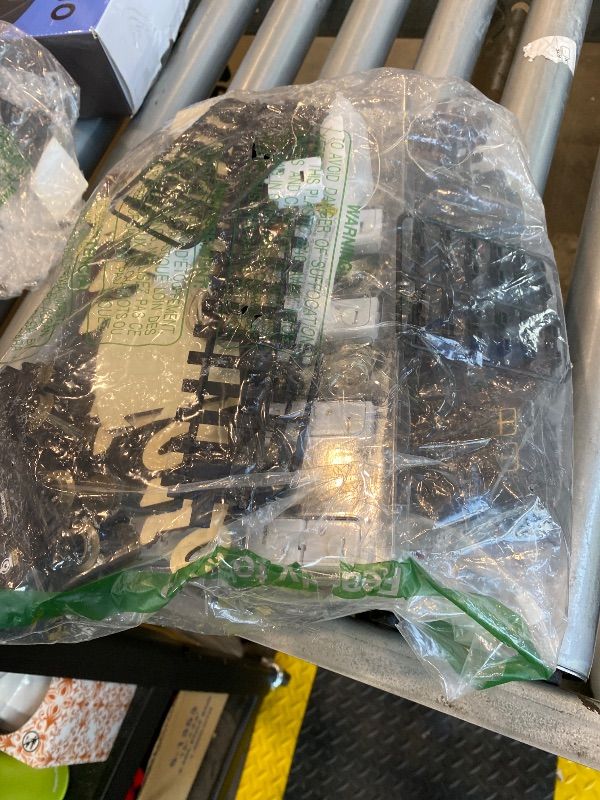 Photo 1 of *UNTESTED*
Funwee Train Set for Under Christmas Tree,Electric Train Toy with Smokes,Lights and Sound, Locomotive Train Model with Track,Birthday Gifts Idea for 3 4 5 6 7+ Years Old Toddler Boys and Girls