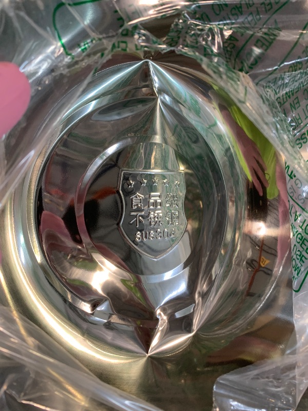 Photo 1 of ** SOLD AS IS, NO ERFUND/RETURN** SEE COMMENTS!
FillTouch 2 Pack Large Mixing Bowl Oversized All Purpose 304 Stainless Steel Polished Mirror Flat Base Metal Bowl for Home or Commercial Prepping Baking Mixing Marinating(8qt)