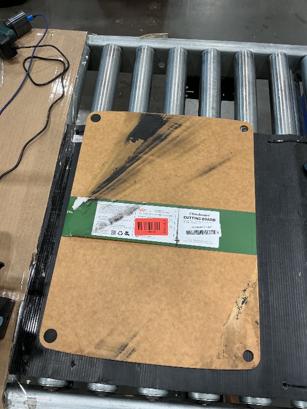 Photo 1 of ***MINOR DAMAGE*** Freshware Wood Cutting Board for Kitchen, Juice Groove, Non-Slip Silicone Feet, Dishwasher Safe, X Large, 18" x 13", Natural