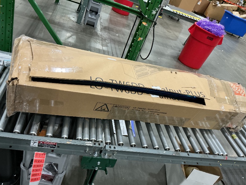 Photo 1 of ****VIEW NOTES**** VEVOR Retractable Tonneau Cover, 5.5 ft Hard Retractable Tonneau Cover with Built-in Drainage Pipe for 2021-2024 Ford F-150 Crew Cab, Customized Design with Double-Lock & T-Slot