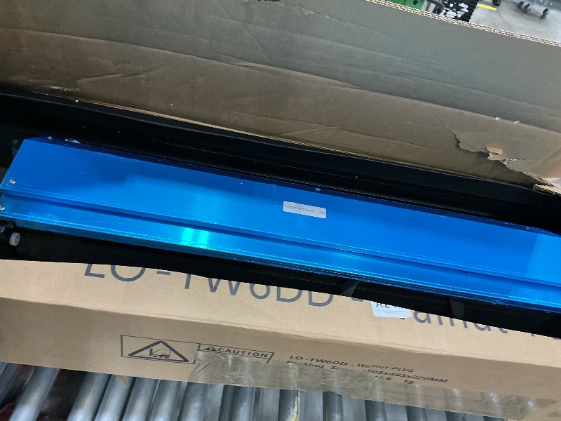 Photo 1 of ****VIEW NOTES**** VEVOR Retractable Tonneau Cover, 5.5 ft Hard Retractable Tonneau Cover with Built-in Drainage Pipe for 2021-2024 Ford F-150 Crew Cab, Customized Design with Double-Lock & T-Slot