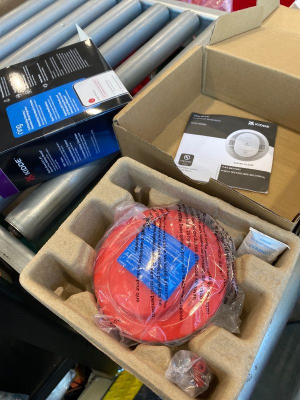 Photo 1 of *MISSING PARTS - See Clerk Notes*
Kidde Smart Smoke and Carbon Monoxide Detector, Ring App Enabled for Real-Time Notifications, Hardwired Alarm, AA Backup Battery
