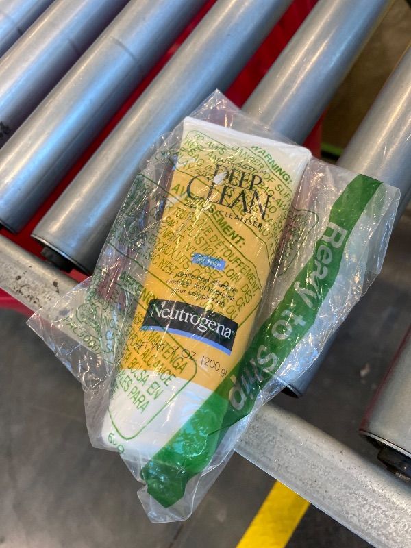 Photo 1 of *MISSING PARTS* Neutrogena Deep Clean Cream Cleanser 7 oz (ONLY ONE BOTTLE)
*See Clerk Notes*