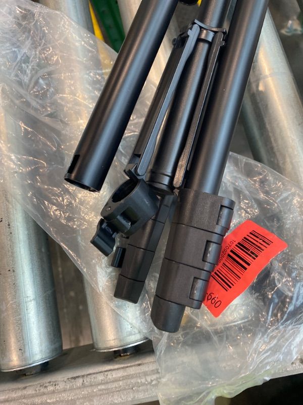 Photo 1 of ***MAJOR DAMAGE*** ***READ CLERK NOTES*** ubeesize TR50 tripod