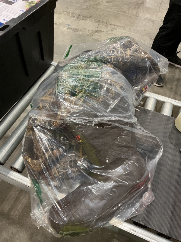 Photo 1 of *Very large* HISEA Hunting Waders with 1400G Insulated Boots, 5.5mm Neoprene Chest Wader for Men, Waterproof Camo Bootfoot Fishing Waders XL