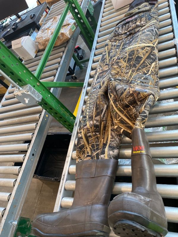 Photo 1 of *Very large* HISEA Hunting Waders with 1400G Insulated Boots, 5.5mm Neoprene Chest Wader for Men, Waterproof Camo Bootfoot Fishing Waders XL