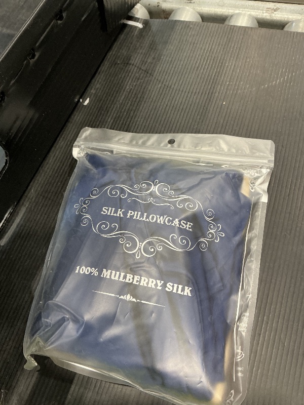 Photo 1 of 100% Silk Pillowcase 2 Pack for Hair and Skin, Both Sides 23 Momme Grade 6A+ Mulberry Silk Pillowcases with Hidden Zipper, Soft&Smooth Cooling Pillow Cases (Navy Blue, King 20×36)