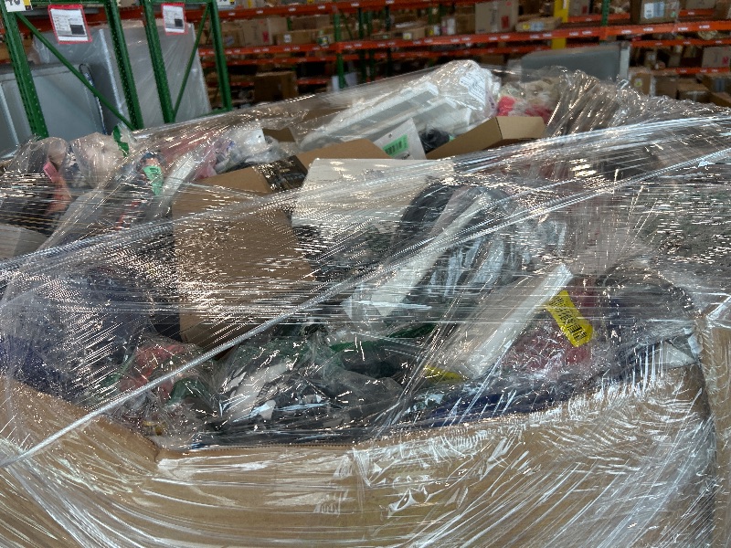 Photo 1 of Nellis Variety Box: Pallet | See Notes for Details/ non-refundable/ truck and trailer pick up only 