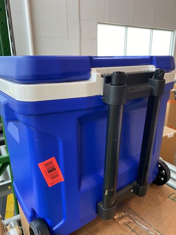 Photo 1 of [damaged]Igloo 28 Qt Blue Wheeled Cooler with Locking Telescoping Handle