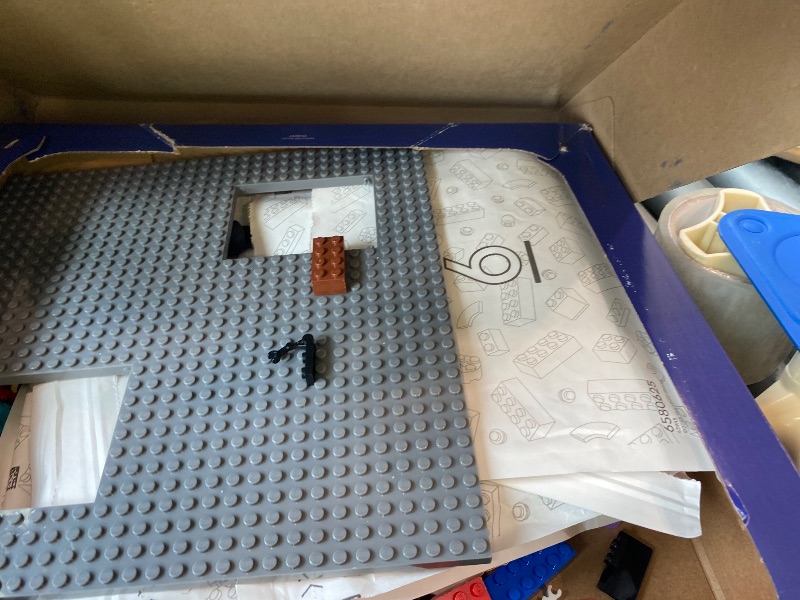 Photo 1 of *MISSING PARTS*
LEGO Marvel Spider-Man vs. Oscorp Building Toy - Pretend Play Set W/8 Toy Minifigures for Boys & Girls, Ages 10+ - Super Hero Building Blocks for Preteens Idea for Birthdays - 76324