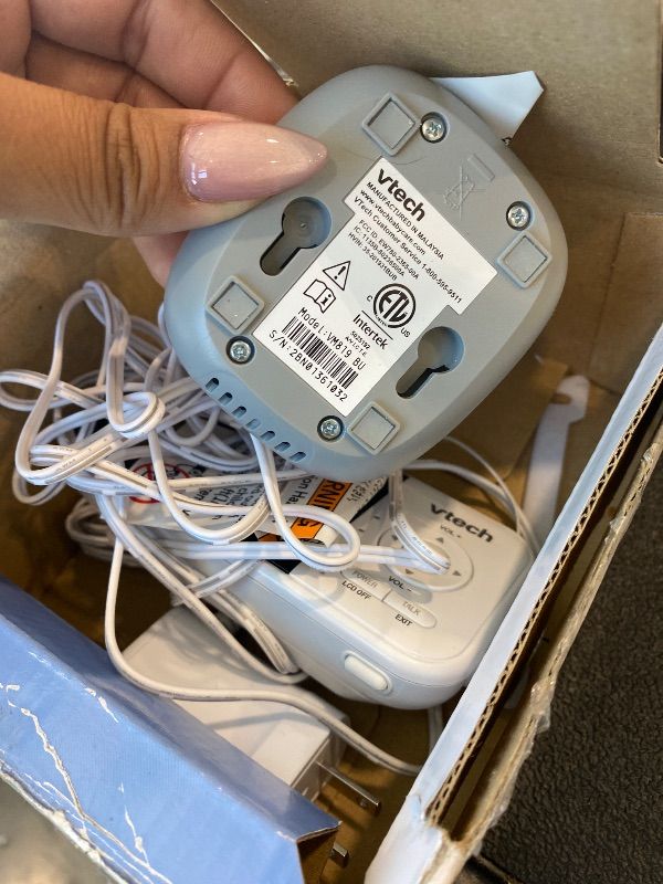 Photo 1 of *UNTESTED*
VTech VM819 Baby Monitor with Camera and Audio, 2.8” Screen Portable Baby Camera, Night Vision, 2-Way Audio, Temperature Sensor and Lullabies, Secure Transmission No WiFi, Ideal for Baby/Elderly/Pet