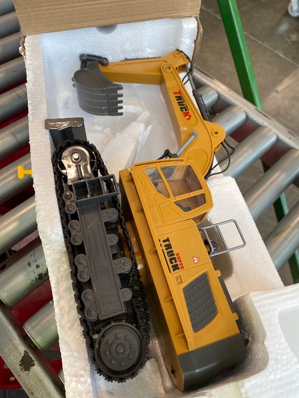 Photo 1 of *MISSING PARTS* 21" Large Remote Control Excavator Toy with Metal Bucket & Dozer Blade, 15-Channel RC Excavator Toys for Boys 6+ Kids Adults Construction Vehicles Christmas Birthday Gift, 120+Mins/Spray/Sound/Light