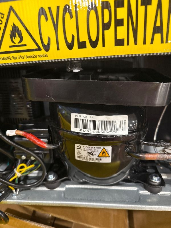 Photo 1 of *UNTESTED*
Whynter BR-091WS, 90 Can Capacity 2.1 cu. ft. Stainless Steel Beverage Refrigerator and cooler, Mini Fridge with Glass Door with lock