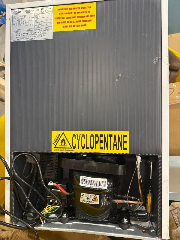 Photo 1 of *UNTESTED*
Whynter BR-091WS, 90 Can Capacity 2.1 cu. ft. Stainless Steel Beverage Refrigerator and cooler, Mini Fridge with Glass Door with lock