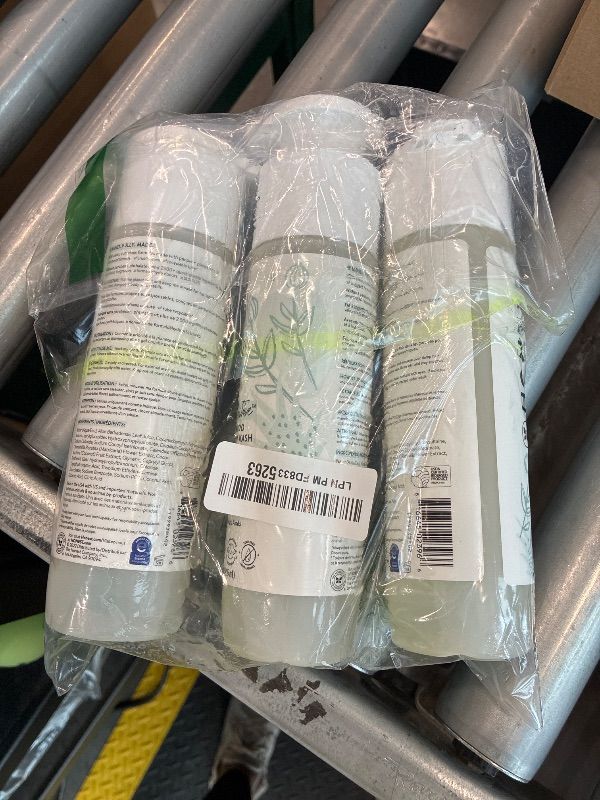 Photo 1 of **Used**
The Honest Company 2-in-1 Cleansing Shampoo and Body Wash for Sensitive Skin, Tear-Free, Hypoallergenic with Naturally Derived Ingredients, Fragrance-Free, 10 fl oz (3 Pack)