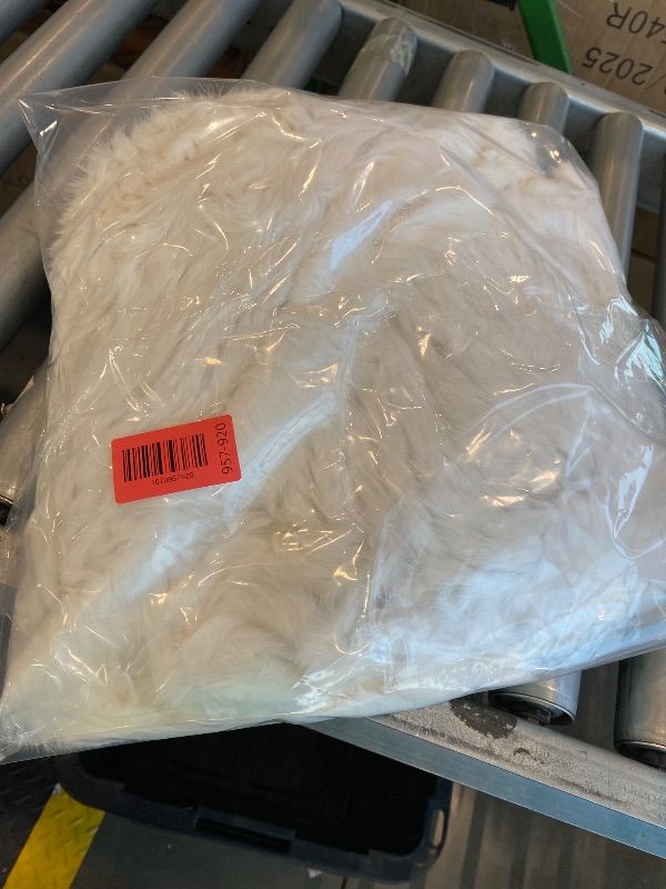 Photo 1 of *USED*
HEIZZI Full-Scale Real Fur Shawl for Wedding with Pockets 2' x 6' Ruffle Poncho Wrap cape for Women Party & Evening Wear (Beige, One Size)