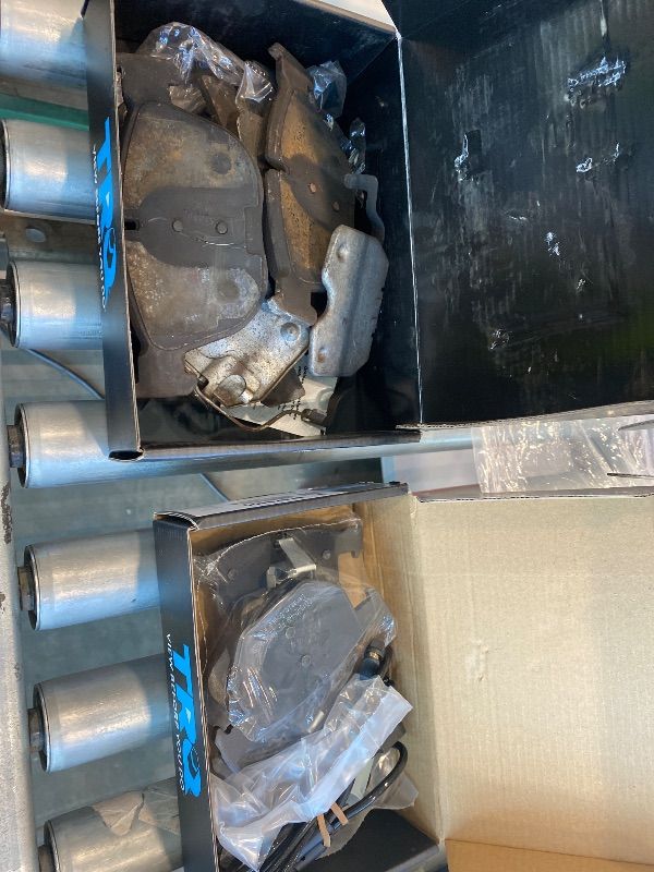 Photo 1 of **MAJOR DAMAGE**
TRQ Front and Rear Ceramic Brake Pad Set Compatible with 07-08 BMW X5 3.0L L6 09-10 X5 xDrive30i 09-18 X5 xDrive35d 11-18 X5 xDrive35i 14-18 X5 sDrive35i 10-18 X6 xDrive35i 15-18 X6 sDrive35i