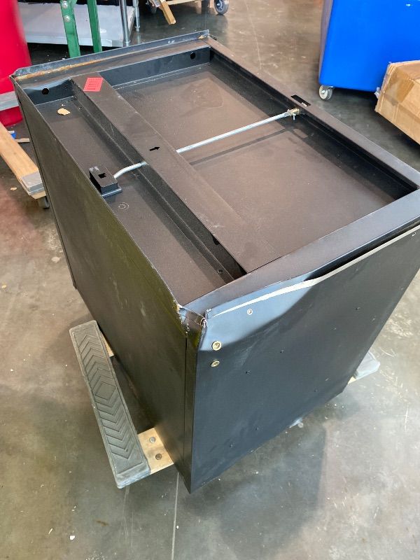 Photo 1 of ***MAJOR DAMAGE***
Griplier 7-Drawer Tool Chest with Wood Top, 31.3W x 18.9D x 32.3H inches, Black and Green?Locking Rolling Tool Box with Wheels,Mechanic Tool Cabinets for Garage, Warehouse,Repair Shop(7 Drawers)