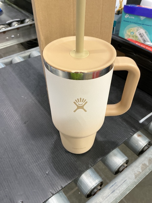 Photo 1 of ***MINOR DAMAGE*** Hydro Flask 32 Oz Travel Tumbler with Handle, Lid and Straw - Insulated Stainless Steel in 32 Oz Honey Ombre