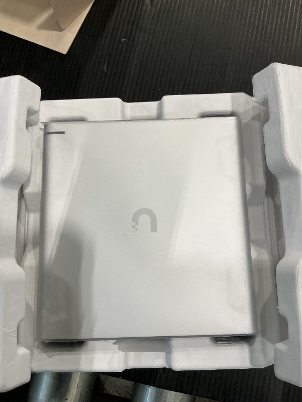 Photo 1 of **UNTESTED**
Tavora Cloud Key Plus Gen 2 with 1TB SSD Network Attached Storage (NAS) UCK-G2-SSD