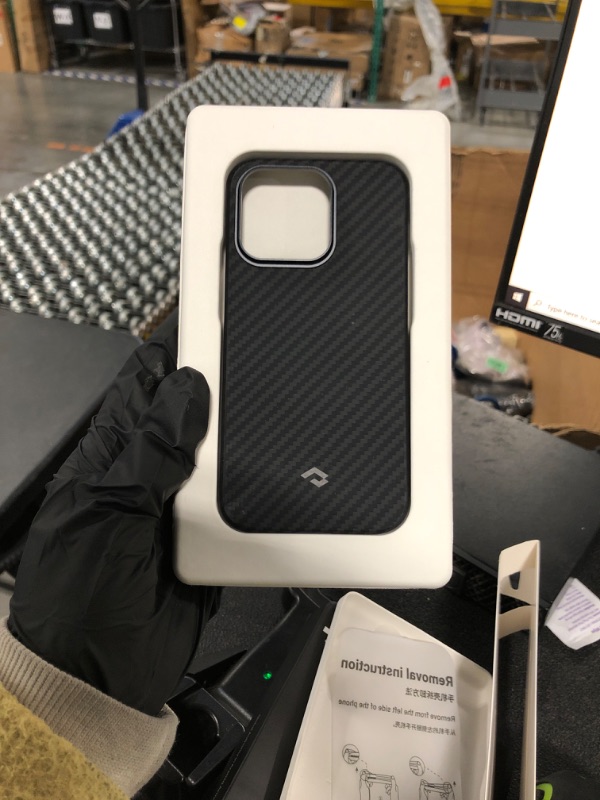 Photo 1 of ** MISSING ACCESSORIES**
pitaka for iPhone 17 Pro Case 6.3" with Camera Control Button, Compatible with MagSafe, Ultra-Slim Case with Caseless Touch Feeling, 600D Aramid Fiber Woven, Black/Grey(Twill)