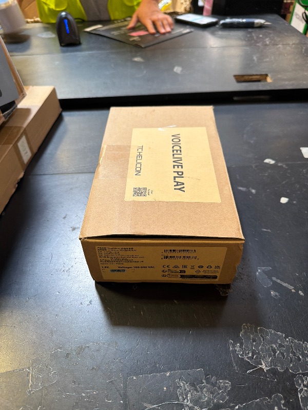 Photo 1 of TC-Helicon VOICELIVE PLAY 3-Button Vocal Effects Stompbox with Looping