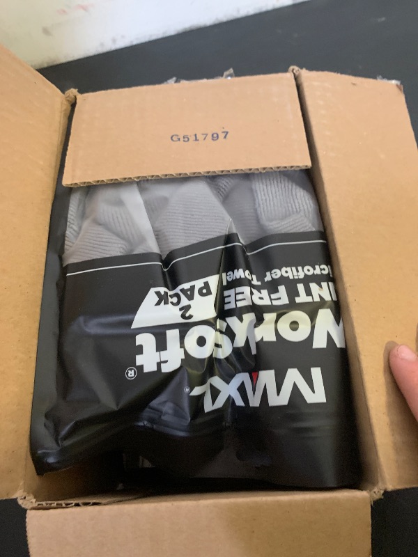 Photo 1 of MAXLONE ™ Car Spray with Triphene® Technology, Quick Spray & Wipe All Purpose Waterless Detailer - Clean, Shine, Protect Paint, Glass, Wheels, Trim Without Pre-Washing (2, 20oz w 4 Micro Fiber Cloth)