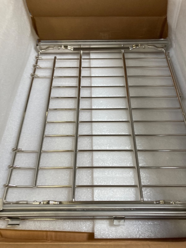 Photo 1 of Bosch 00685578 Wall Oven 27" Telescopic Rack Oven Rack (HEZ1077, TLSCPRCK27)