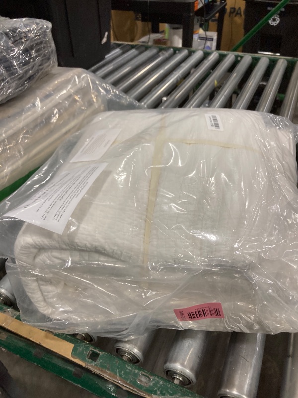 Photo 1 of EverGrace 100% Cotton Quilt King Size, Pre-Washed Modern Grid Stitch Lightweight Bedspread Coverlet for All Season, Oversized 3-Piece Bedding Set with 2 Pillow Shams, Bright White