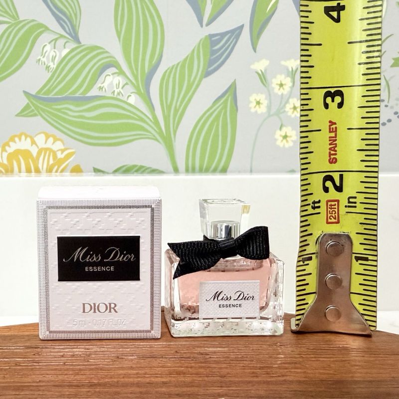 Photo 1 of Dior Miss Dior ESSENCE Parfum MINI Splash Dabber Perfume for Women 0.17oz 5ml

