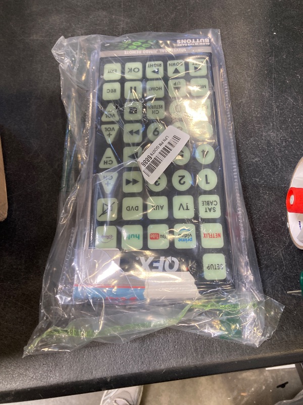 Photo 1 of QFX REM-115 8 in 1 Large Jumbo Universal Remote Control for RCA, Sony, Philips, Samsung, GE, Zenith, Panasonic, Sharp, Toshiba, Daewoo, Hitachi, Sanyo, LG, JVC, Mitsubishi, Emerson, Magnavox