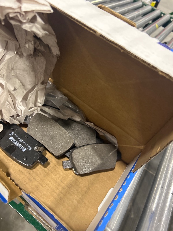 Photo 1 of GM Genuine Parts 84769879 Rear Disc Brake Pad Set