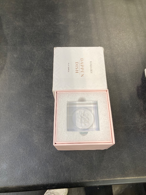 Photo 1 of KIARA SKY Professional Nails Spill-Proof Dappen Dish with Lid for Holding Acrylic Liquid Monomer - Clear