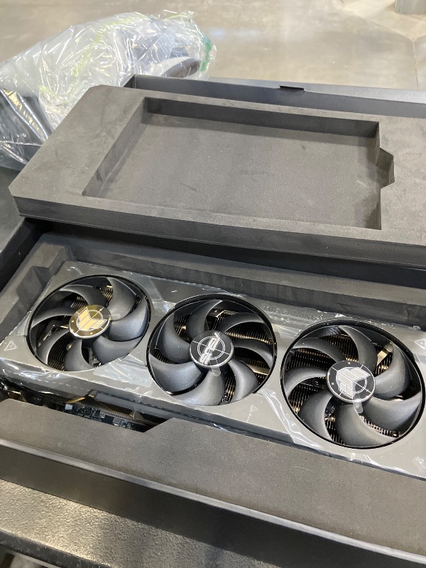 Photo 1 of ASUS ROG Astral GeForce RTX™ 5090 OC Edition Graphics Card, NVIDIA (PCIe® 5.0, 32GB GDDR7, HDMI®/DP 2.1, 3.8-Slot, 4-Fan Design, Axial-tech Fans, Patented Vapor Chamber, Phase-Change GPU Thermal Pad)