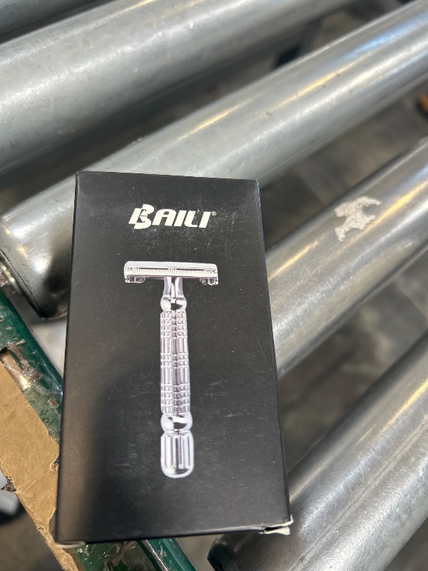Photo 1 of BAILI Butterfly Open TTO Double Edge Metal Safety Razor Wet Shaving Kit for Men Women with Platinum Blade and Mirrored Travel Case BD179