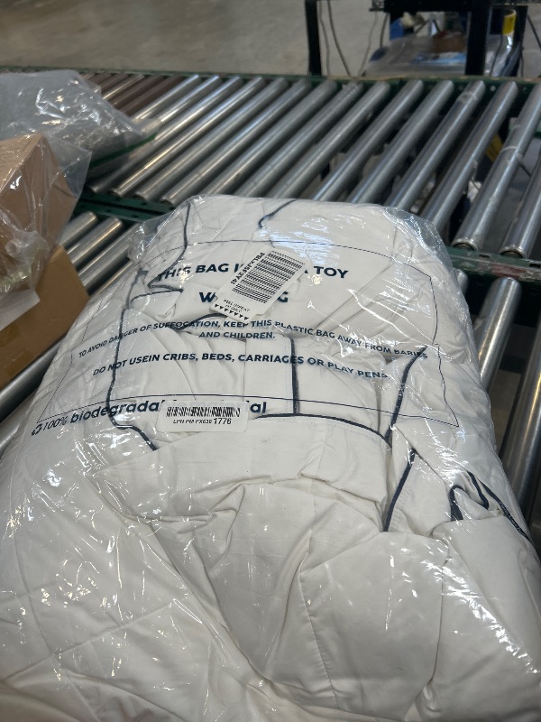 Photo 1 of PACIFIC COAST Goose Down Fiber Comforters Oversized Queen Duvet Insert, All Season White Comforter, 3D Hidden-Stitch Baffle Box Design, 8 Tabs, Gifts for Women/Men, Extra Fluffy Luxury Duvet (98"x98")