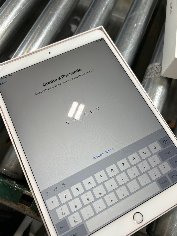 Photo 1 of Apple iPad Pro (10.5-inch, Wi-Fi + Cellular, 64GB) - Rose Gold (Previous Model)