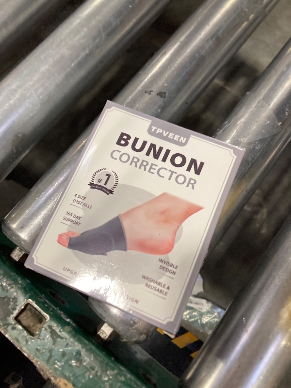 Photo 1 of TPVEEN Bunion Corrector Relief Sleeve,Toe Socks for Hallux Valgus,Anti Slip Gel Cushion Pads,Big Toe Alignment Relief,Bunion pain for Men & Women. (MIDDLE:MEN 5-7/WOMEN 7.5-9, BLACK)