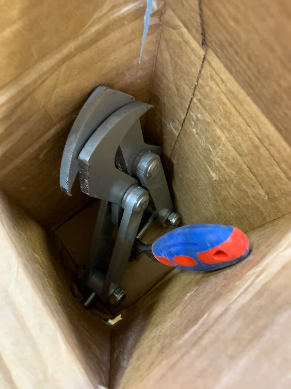 Photo 1 of Ratcheting Beam Puller, Adjustable Wall Puller Framing Tool, Clamping Travel 4.53 in, Ratchet Length: 10.83 in, Fit for For Clamping, Pulling and Compressing Timber (Patent Has Been Registered?