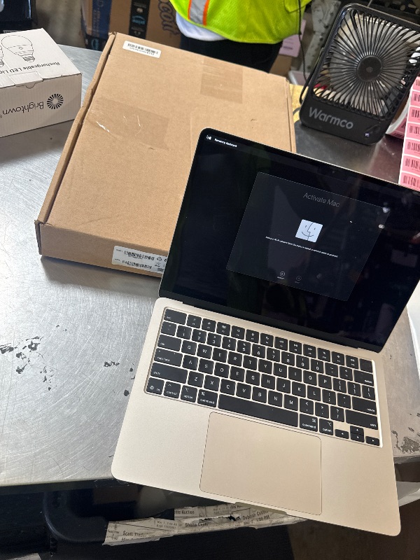 Photo 1 of Apple 2025 MacBook Air 13-inch Laptop with M4 chip: Built for Apple Intelligence, 13.6-inch Liquid Retina Display, 16GB Unified Memory, 256GB SSD Storage, 12MP Center Stage Camera, Touch ID; Starlight