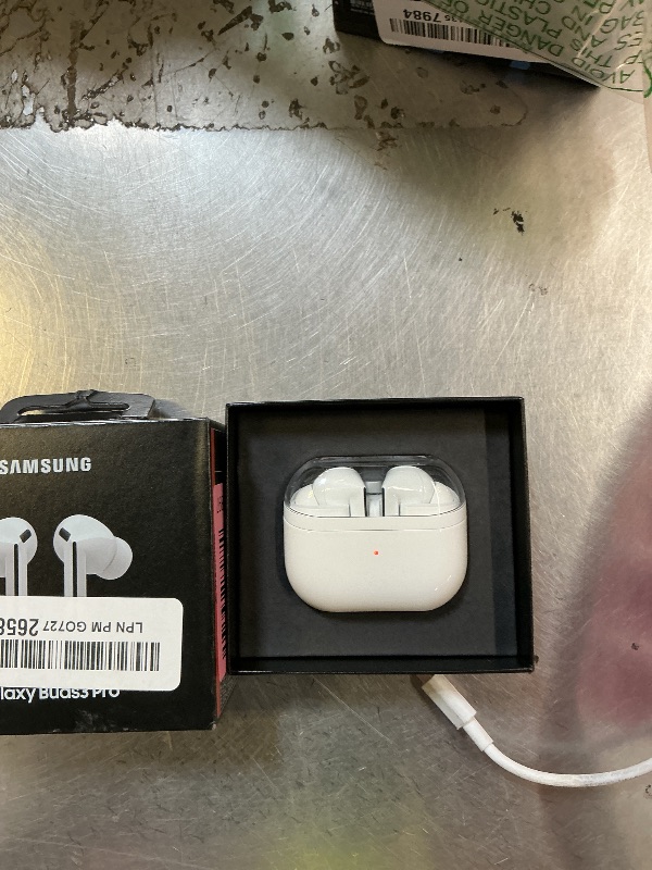 Photo 1 of ******NONFUNCTIONAL - SELLING FOR PARTS ONLY******
Samsung Galaxy Buds 3 Pro AI True Wireless Bluetooth Earbuds, Noise Cancelling, Sound Optimization, Redesigned Comfort Fit, White [US Version, Amazon Exclusive, 2Yr Warranty]