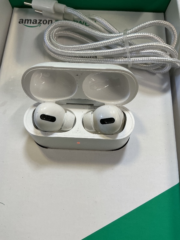 Photo 1 of Apple AirPods Pro (2nd Generation) with MagSafe Charging Case (USB-C) (Renewed Premium)
Super dirty 